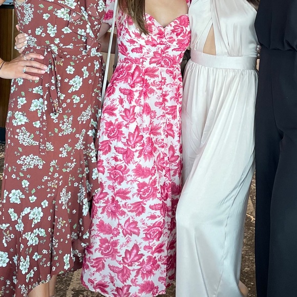 Pink and white floral dress! - Picture 3 of 10